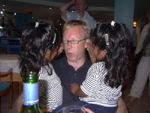 Av - I må ikke rykke mig i ørene