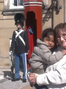 Han står stille ham tin-soldaten!