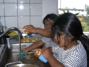 Vi kan sagtens hjælpe til i køkkenet