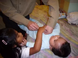 Må jeg hjælpe far?