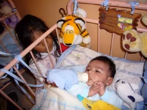 Nu skal jeg hjælpe dig med flasken