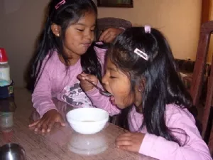 Storesøstrene spiser op efter Sebastian