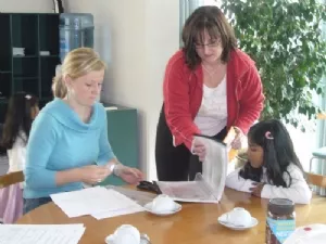Annemarie på den danske ambassade