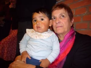 Mormor og Sebastian optaget af trylleriet