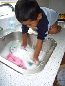 Jeg hjælper gerne med opvasken