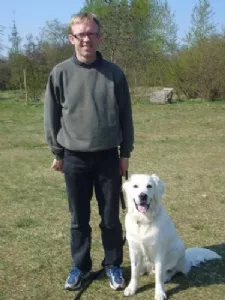 Stolt hundeføre, med dygtig hund