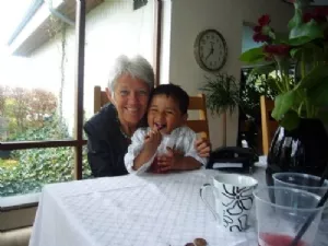 Farmor og Sebastian til konfirmation ved Rasmus