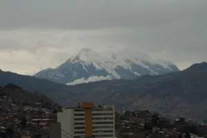 Udsigt fra hotellet til Illimani bjerget