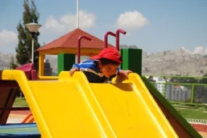 Sebastian har lige skubbet Maria ned af rutchebanen