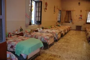 En af sovesalene for de ældre piger