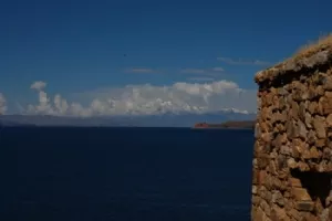 Udsigten fra rastepladsen (en toetagers bygning)