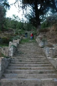 Trappen op til toppen, som Tiwanaku folket har anlagt