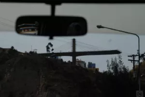 En bro er under konstruktion