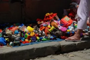 Loppemarked... nej en bod med legetøj i Coroico