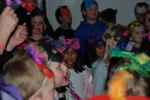 Skolefest med optog på Lundergårdskolen