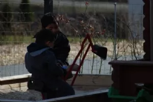 Sebastian og Matheo i sandkassen