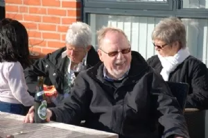 En kølig bajer på terrassen (onkel Bent)