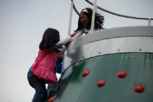 Og hjælper hinanden