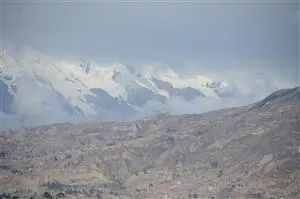 Illimani bjerget indhyldet i skyer