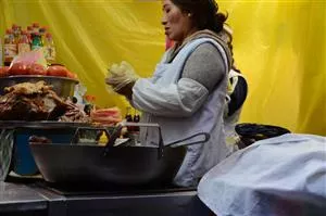 Pølser i friture på Mercado Uyustu